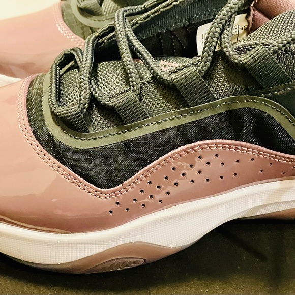 Size 7 Women’s Air Jordan 11 CMFT Low - Picture 7 of 9